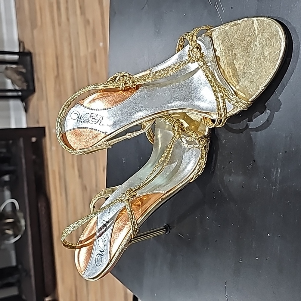 Wild Rose size 9 gold metallic heels